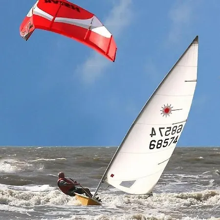 Beachtime Close To The Beach, Centre