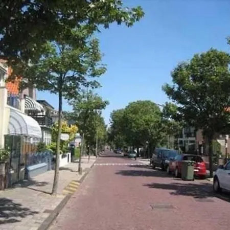 Beachtime Close To The Beach, Centre