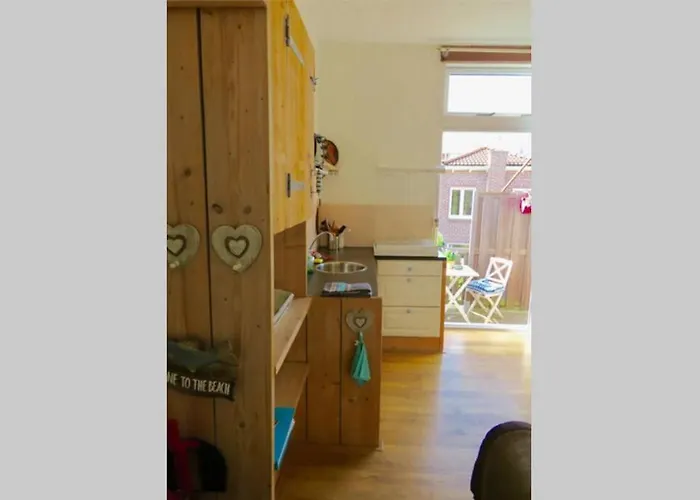 Beachtime Close To The Beach, Centre