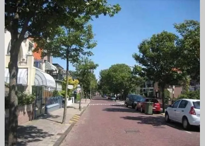 Beachtime Close To The Beach, Centre